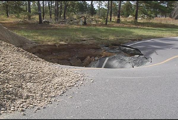 600x405 Snake Nation Road Sinkhole --VDT, in Wwals leesburg, by John S. Quarterman, for WWALS.net, 13 April 2015