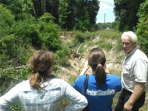 A very big sinkhole: Chris Mericle showing Kimberly Williams and Jennifer Rubiello 30.3719063, -83.1543426