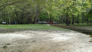 [Cars at boat ramp, Langdale Park 30.8876972, -83.3238907]