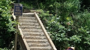 [Hardee Spring sign and stairs, 30.5441667, -83.2500000]