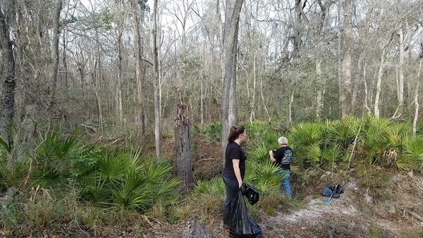 [Trash bags, 16:03:26, 30.4164406, -83.1565522]