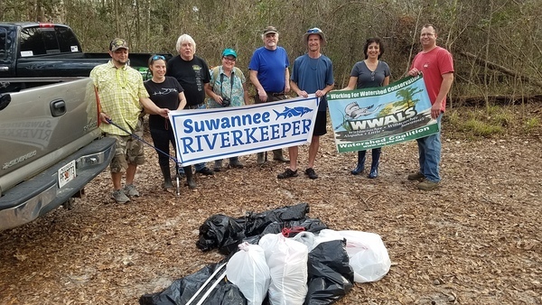 [Trash and banners, Scott Jay, Sara Jay, Phil Hubbard, Julie Bowland, Tom Potter, ?, Beatriz Potter, Bobbie McKenzie, 16:48:42, 30.4142, -83.1595]