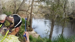 [Pointing upstream, 16:31:53, 30.4180556, -83.1552778]