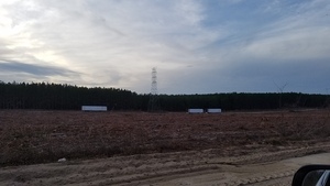 [3 STT trailers W of SW 40th Ave., 17:37:08, 30.4576202, -83.1780777]