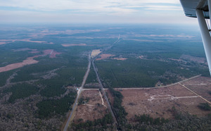 [E: above St Marys River, Lacys Kountry Store, GA 94, River Styx, 30.516557, -82.229343]