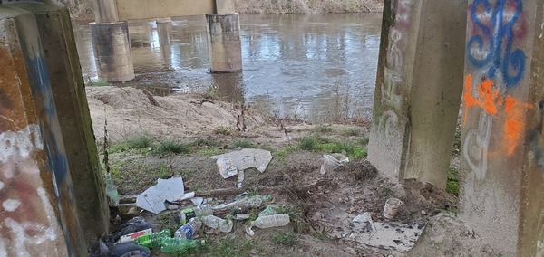 Grafitti and trash, FL 6, Withlacoochee River, 2023-02-02
