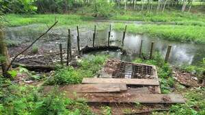 [Movie: Trash at outflow, detention pond, Baytree Road]