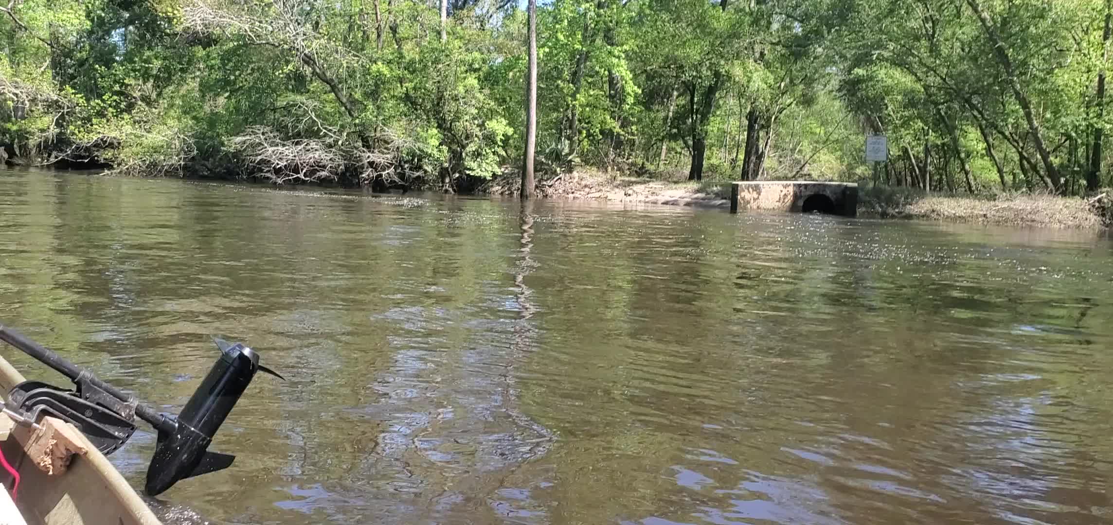 Movie: Valdosta WWTP Outfall, WWALS 25hp outboard, 15:11:48, 30.83625, -83.3596 (85M)