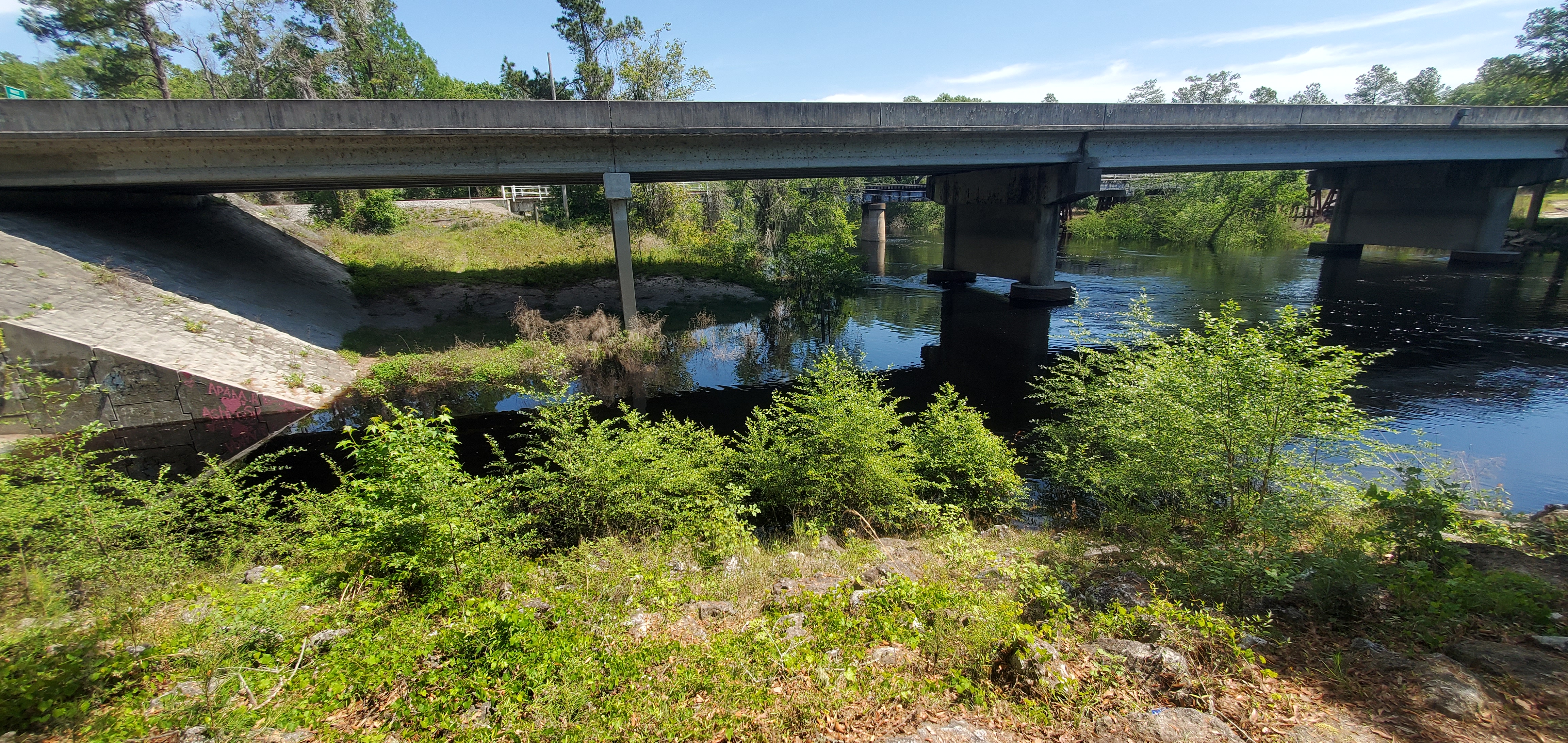 Suwannee River up the ramp and under the US 41 bridge, 11:58:51, 30.3256871, -82.7393160