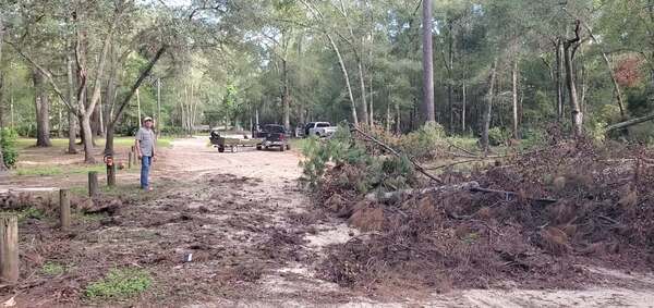 Movie: Service for you mayor, removed this deadfall --Phil Royce from Live Oak, FL, 09:16:20, 30.8866027, -83.3230536 (34M)