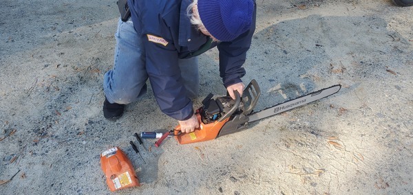 [Phil Hubbard tuning the WWALS 24-inch Husqvarna 460 Rancher chainsaw, 2025:03:22 09:38:19, 30.8514314, -83.3466333]