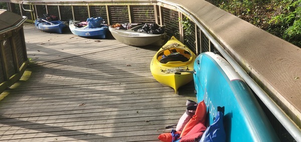 [Boats on ramp, Ichetucknee Springs North, 08:35:16, 29.9831318, -82.7609305]