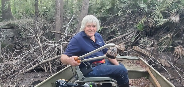 [Phil Hubbard with baby leg, 19:23:32, 30.8477074, -83.3433629]