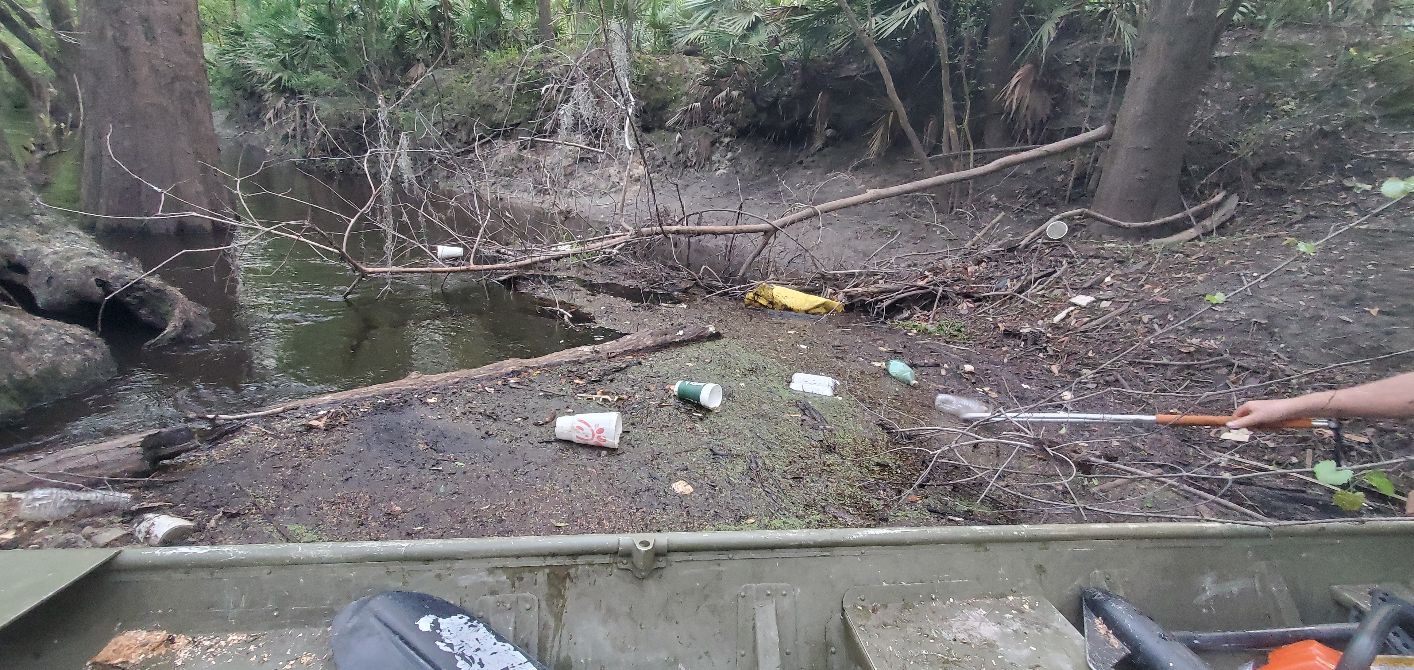 Another trashjam, 19:27:23, 30.8467995, -83.3440243