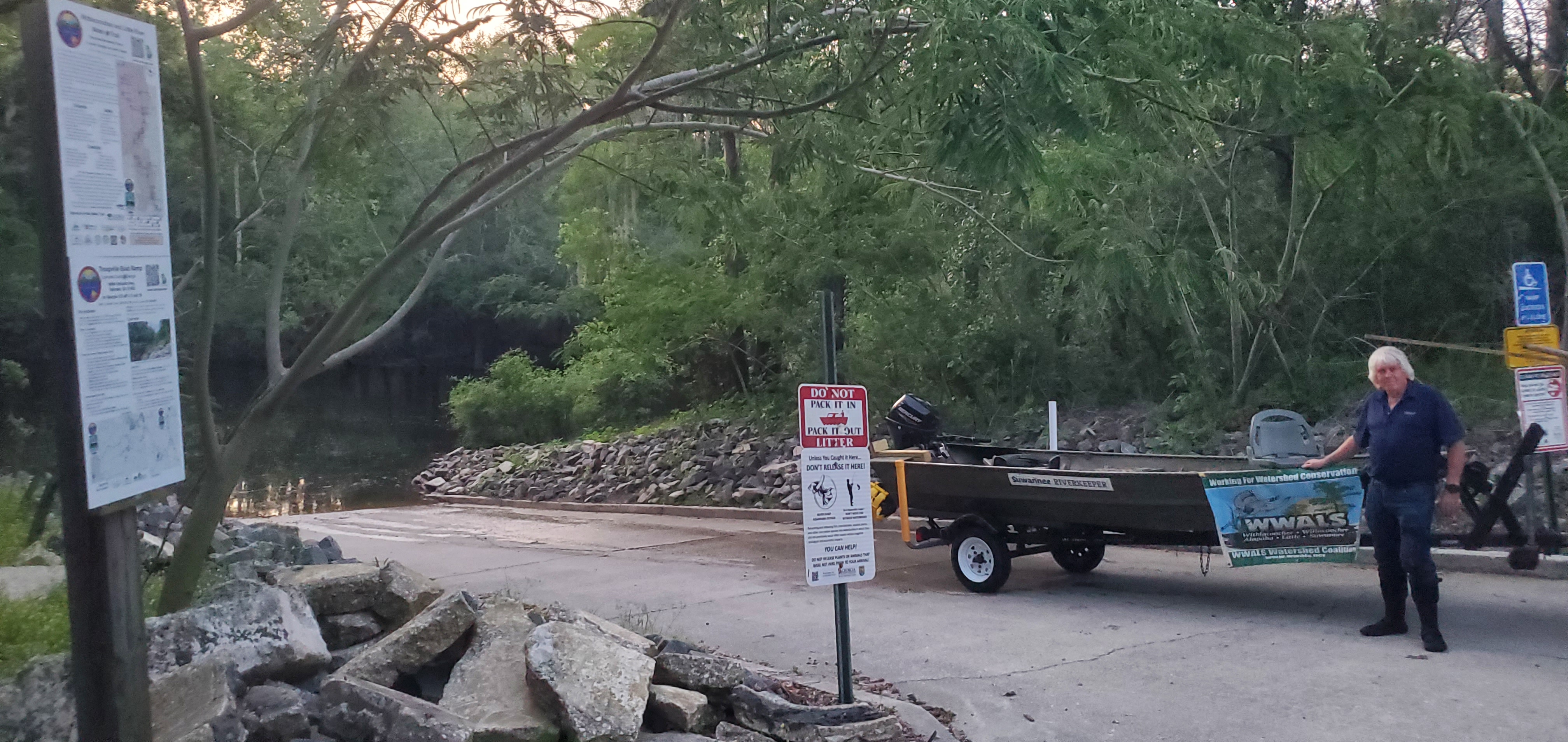 Banners at Troupville Boat Ramp, 20:07:04, 30.8513554, -83.3472664