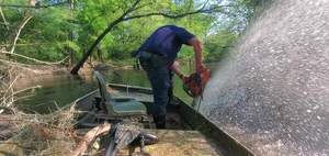 [Movie: Boat is on top of the log now, 17:22:03, 30.8458221, -83.3472014 (9.1M)]