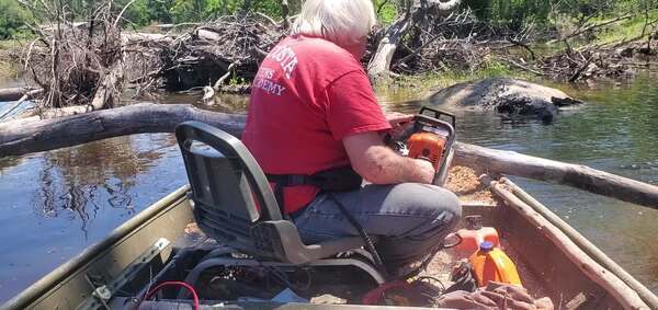 [Movie: Sawing Sugar Creek logjam, 12:55:45, 30.8634374, -83.3192978 (53M)]