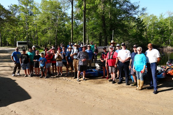 [Paddlers plus WWALS Board member Scotti Jay (l.), VLPRA Paul Batts (back center), Valdosta City Manager Richard Hardy (r.), WWALS volunteer Gretchen Quarterman --Catherine Ammons]