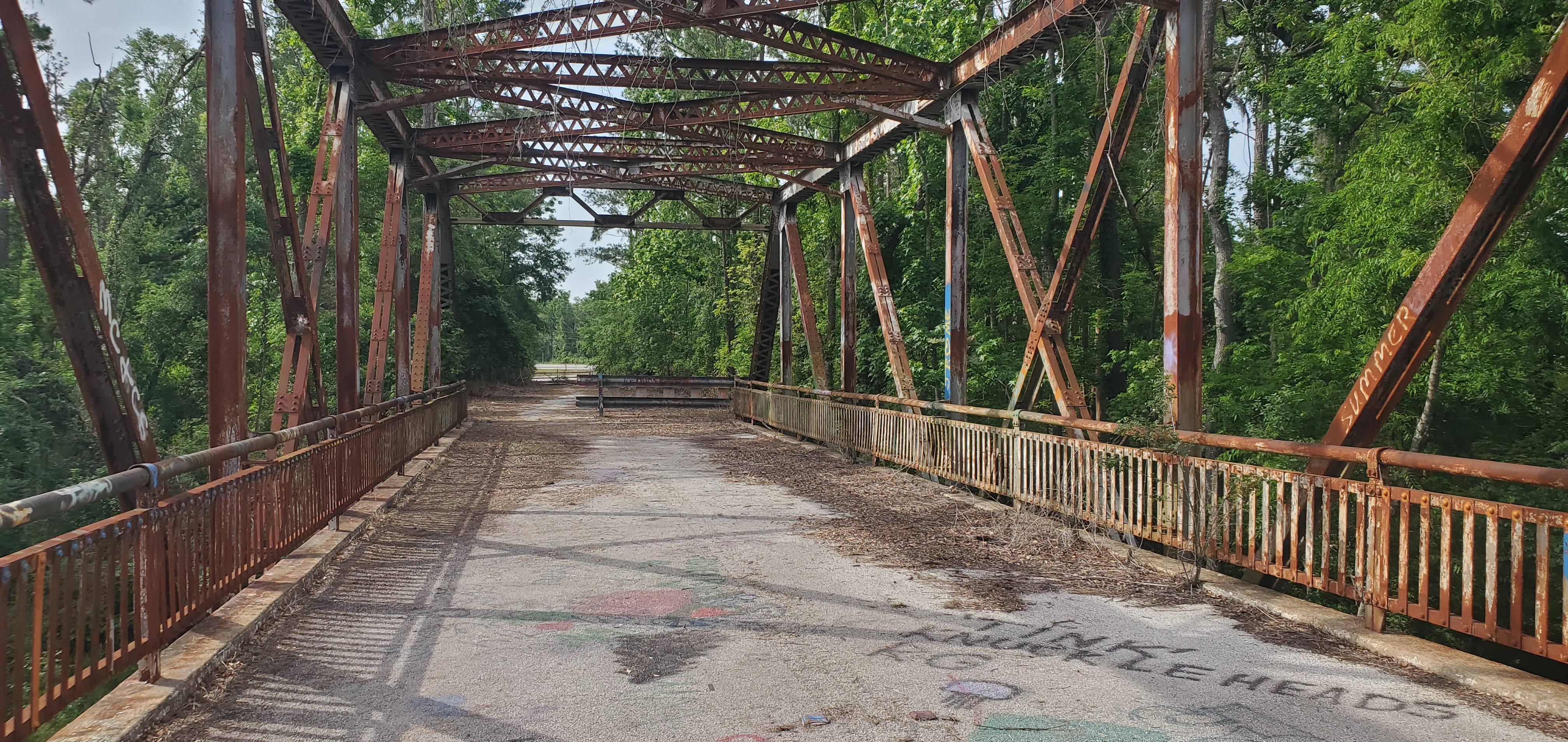 Suwannee County (south) end of Hillman Bridge, 2025:04:22 10:05:21, 30.3846382, -83.1746565