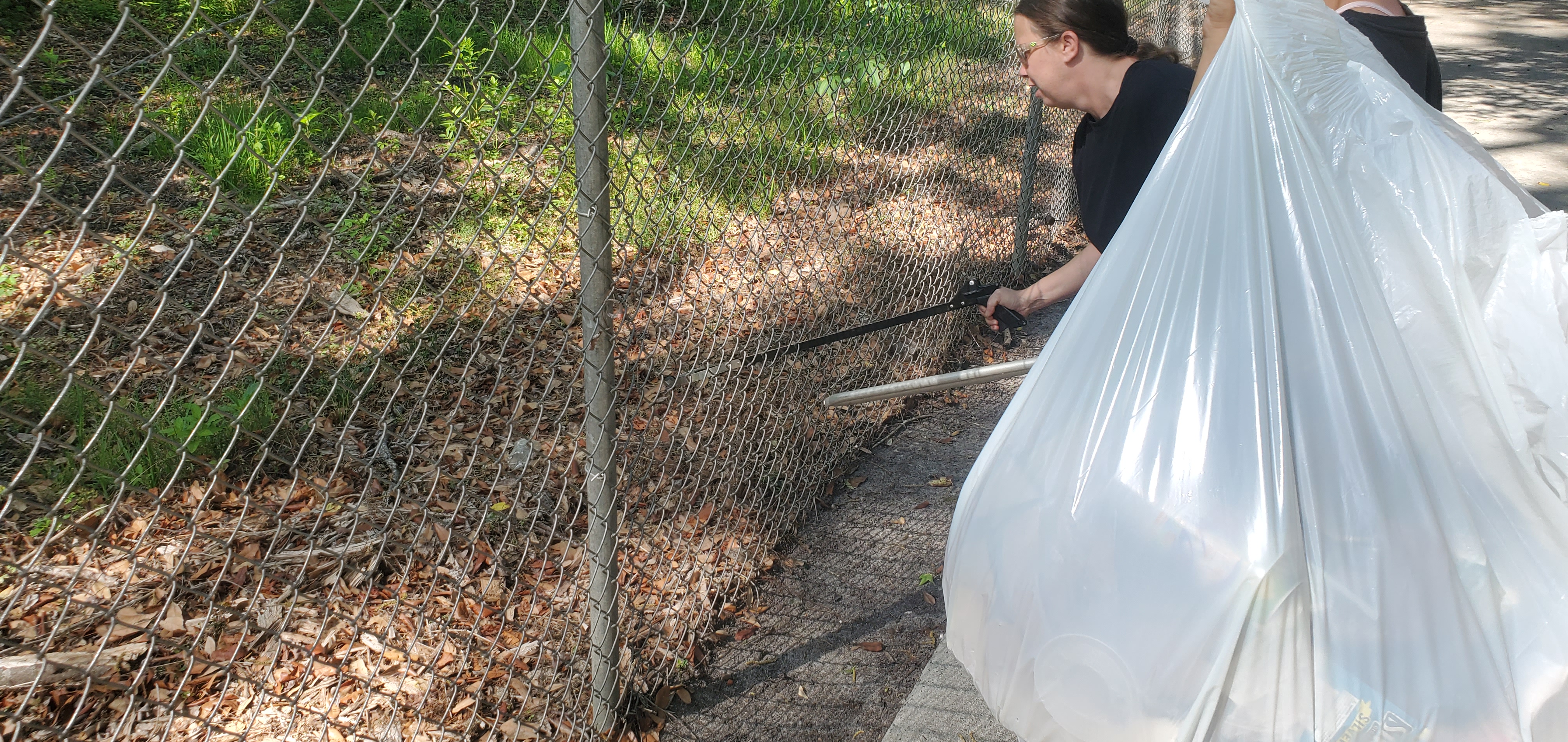 Sara reaches through the fence, 10:29:10, 30.8429016, -83.3000425