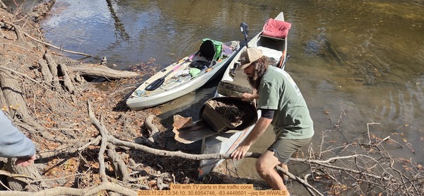 Will with TV parts in the traffic cone, 2025:11:22 13:34:10, 30.6954746, -83.4449501 --jsq for WWALS