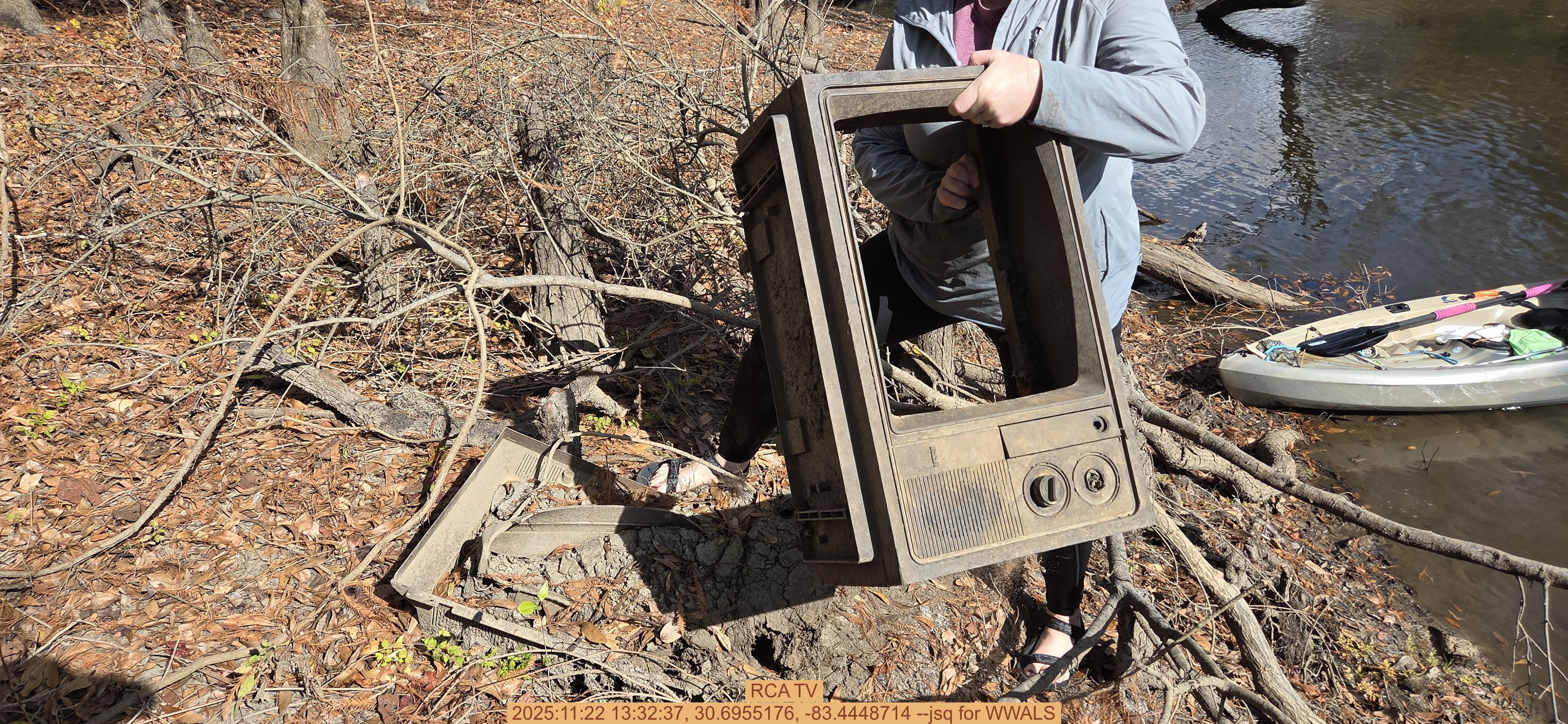 RCA TV, 2025:11:22 13:32:37, 30.6955176, -83.4448714 --jsq for WWALS