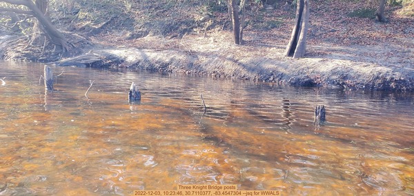 [Three Knight Bridge posts, 2022-12-03, 10:23:46, 30.7110377, -83.4547304 --jsq for WWALS]