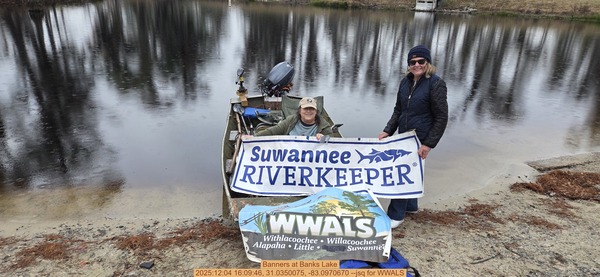 [Banners at Banks Lake, 2025:12:04 16:09:46, 31.0350075, -83.0970670 --jsq for WWALS]