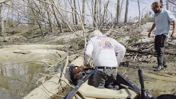Movie: Phil Hubbard already got his saw stuck, as David Savage watches, 2026:02:14 12:24:59, 30.8629143, -83.3189591 (12M)