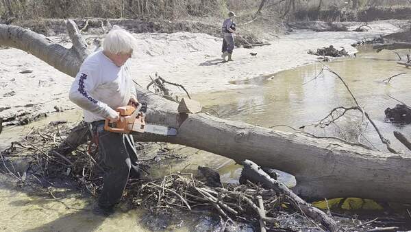 Movie: Phil Hubbard: wedge to keep tree from clamping saw, 2026:02:14 14:23:35, 30.8642879, -83.3201194 (58M)