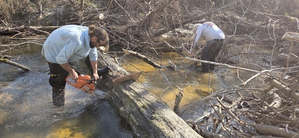 [David Savage sawing, Phil Hubbard moving debris, 2026:02:14 15:14:37, 30.8638681, -83.3209743]