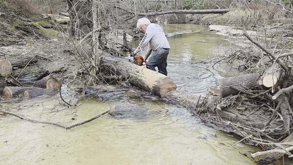 Movie: Cut another log, 2026:02:14 15:59:39, 30.8639055, -83.3210292 (5.7M)