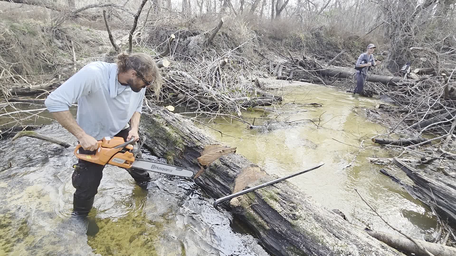 Movie: Tish Hall with a handsaw, 2026:02:14 15:37:54, 30.8638855, -83.3210195 (39M)