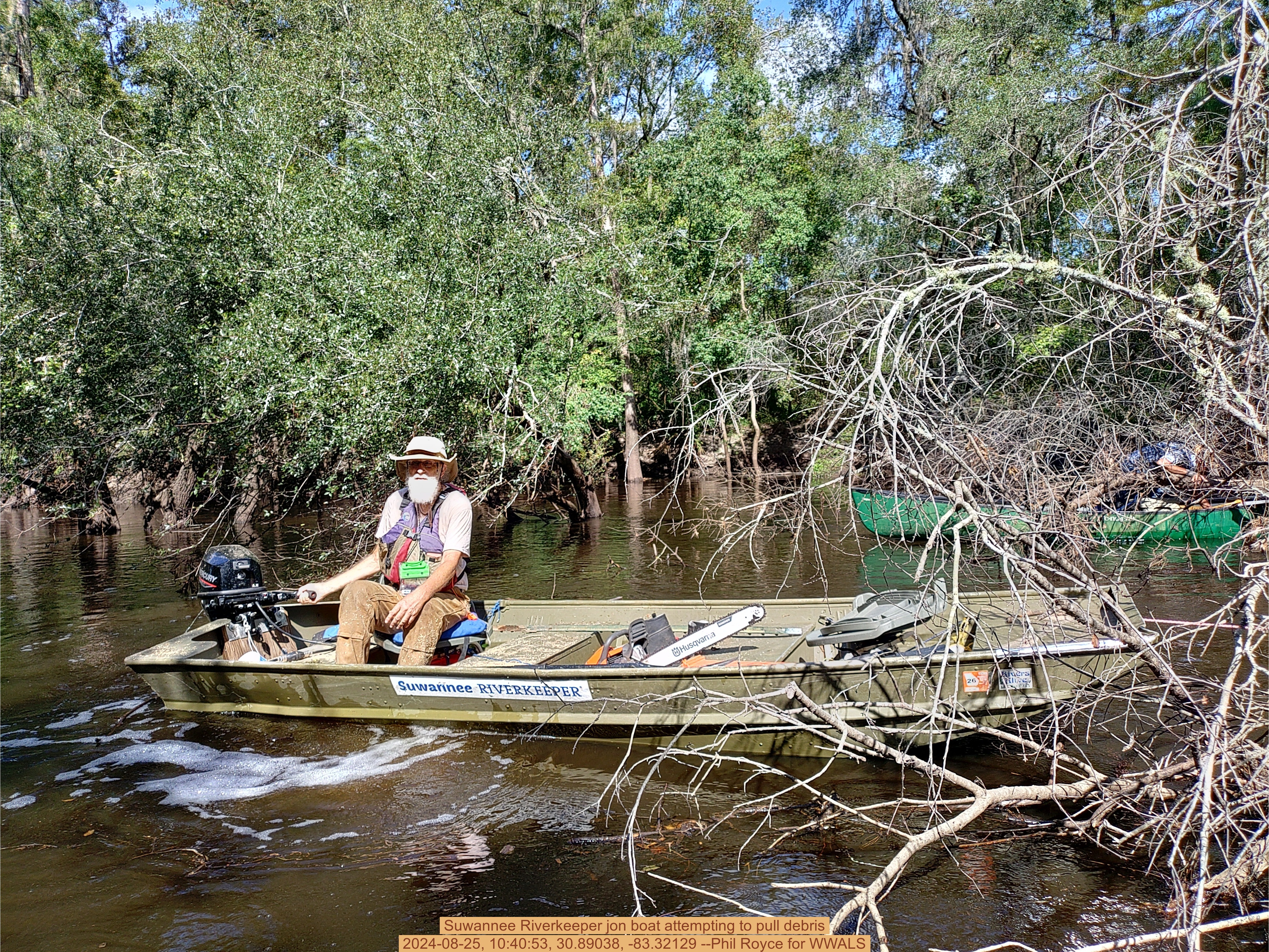 Suwannee Riverkeeper jon boat attempting to pull debris, 2024-08-25, 10:40:53, 30.89038, -83.32129 --Phil Royce for WWALS