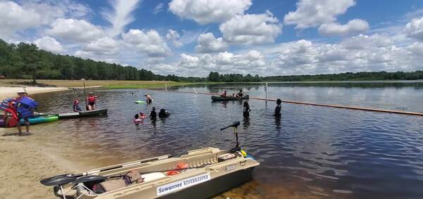 [Movie: Some going across, and some getting in, 2026-04-22, 12:43:57 --jsq for WWALS]