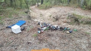 [Closeup trash, 2017-10-14, 09:29:12, 30.67537, -83.39414 --jsq for WWALS]