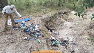 [Dave Palmer picking up trash, 2017-10-14, 09:29:21, 30.67536, -83.39413 --jsq for WWALS]