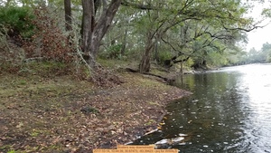 [Boaters way downstream, 2017-10-14, 10:44:39, 30.67473, -83.39423 --jsq for WWALS]
