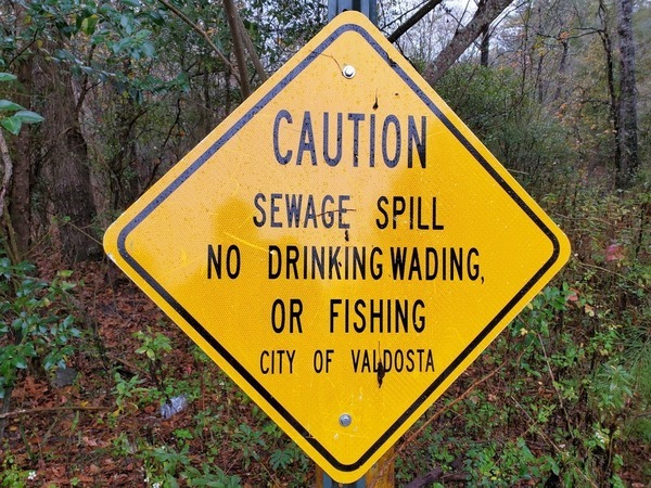 [CAUTION SEWAGE SPILL... CITY OF VALDOSTA, 12:40:53, 30.8512217, -83.347259]