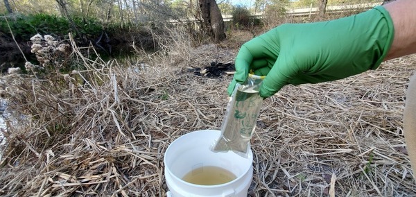 [Whirlpak, bucket, river, Hagan Bridge, 15:25:14]