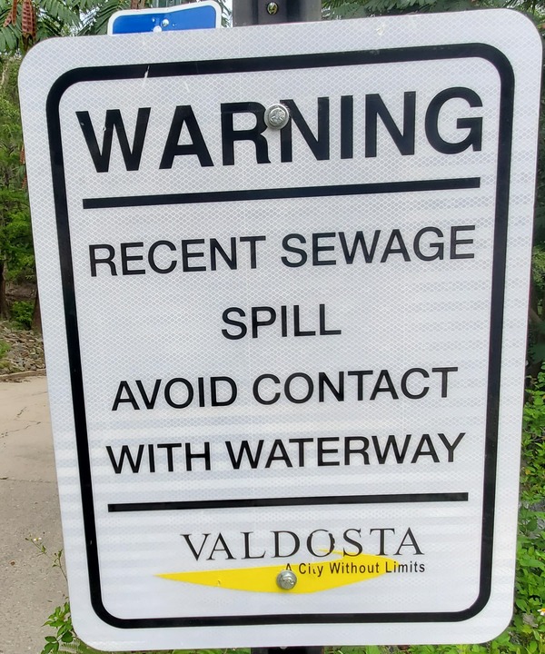 [Valdosta sewage spill warning sign]