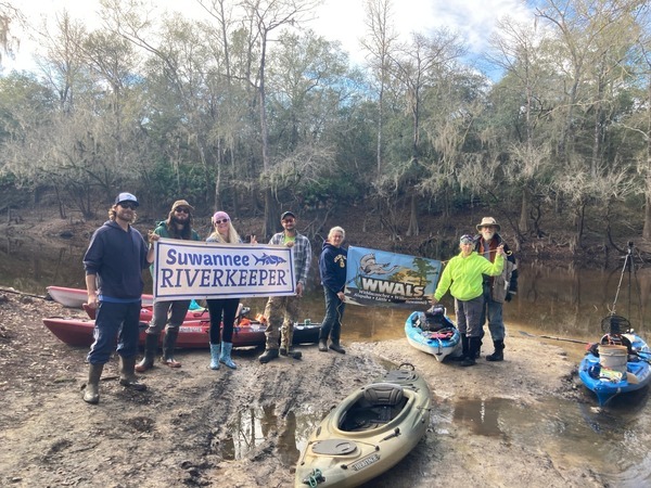 [Starting Banners at Knights Ferry Boat Ramp; Photo: Gretchen Quarterman]