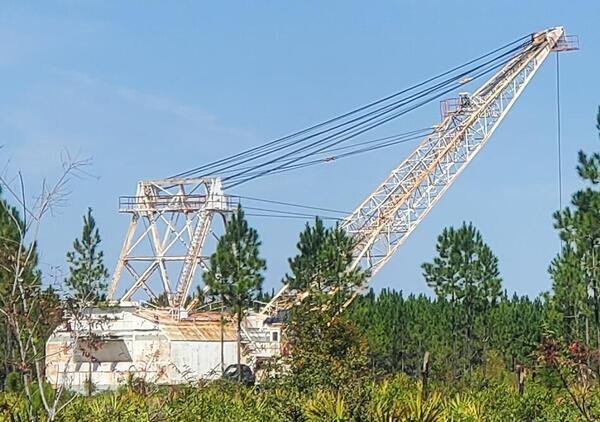 [Dragline on Twin Pines Minerals stripmine site, 2022-10-08]