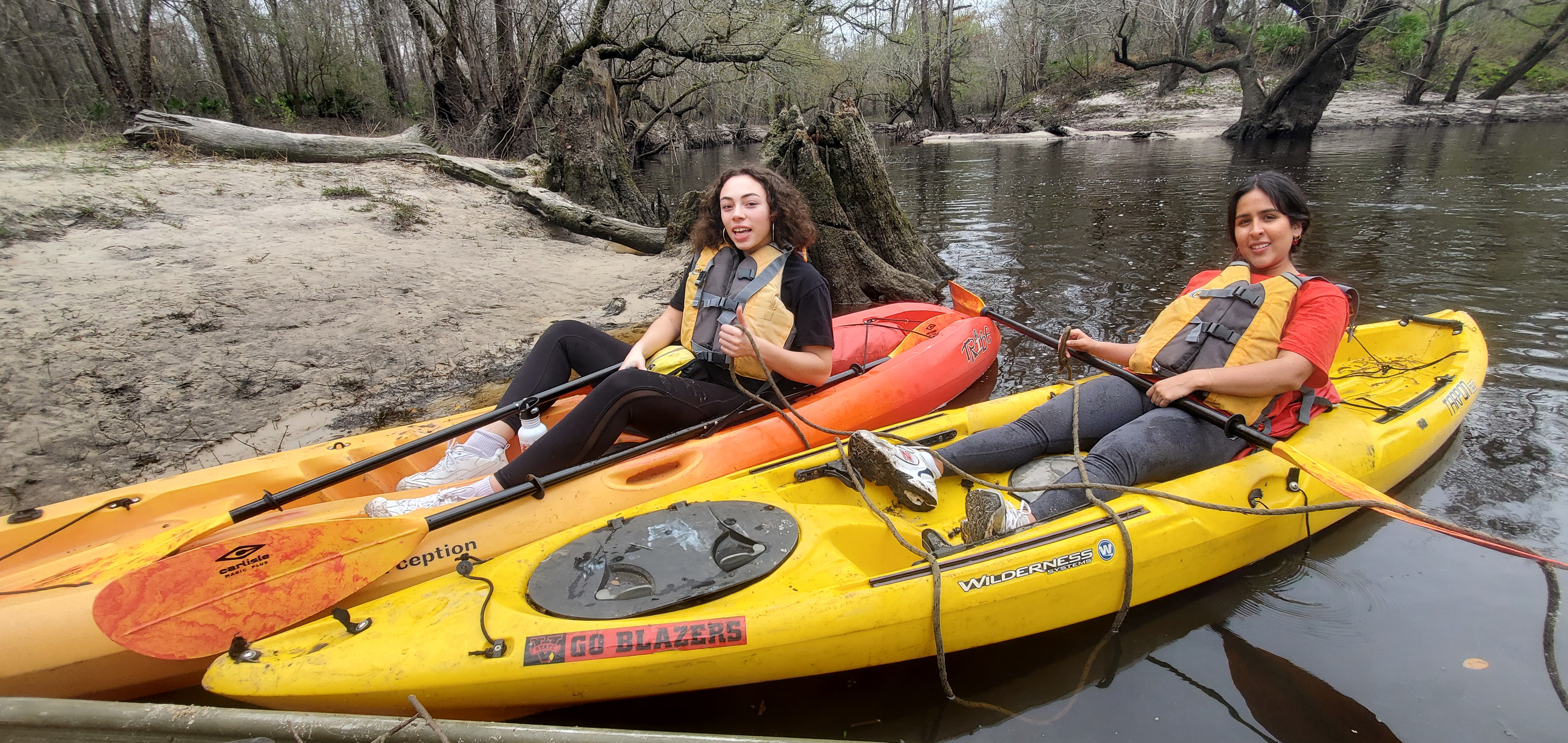 Paddlers wanting to try a tow upstream, 14:17:44, 30.8469229, -83.3474011