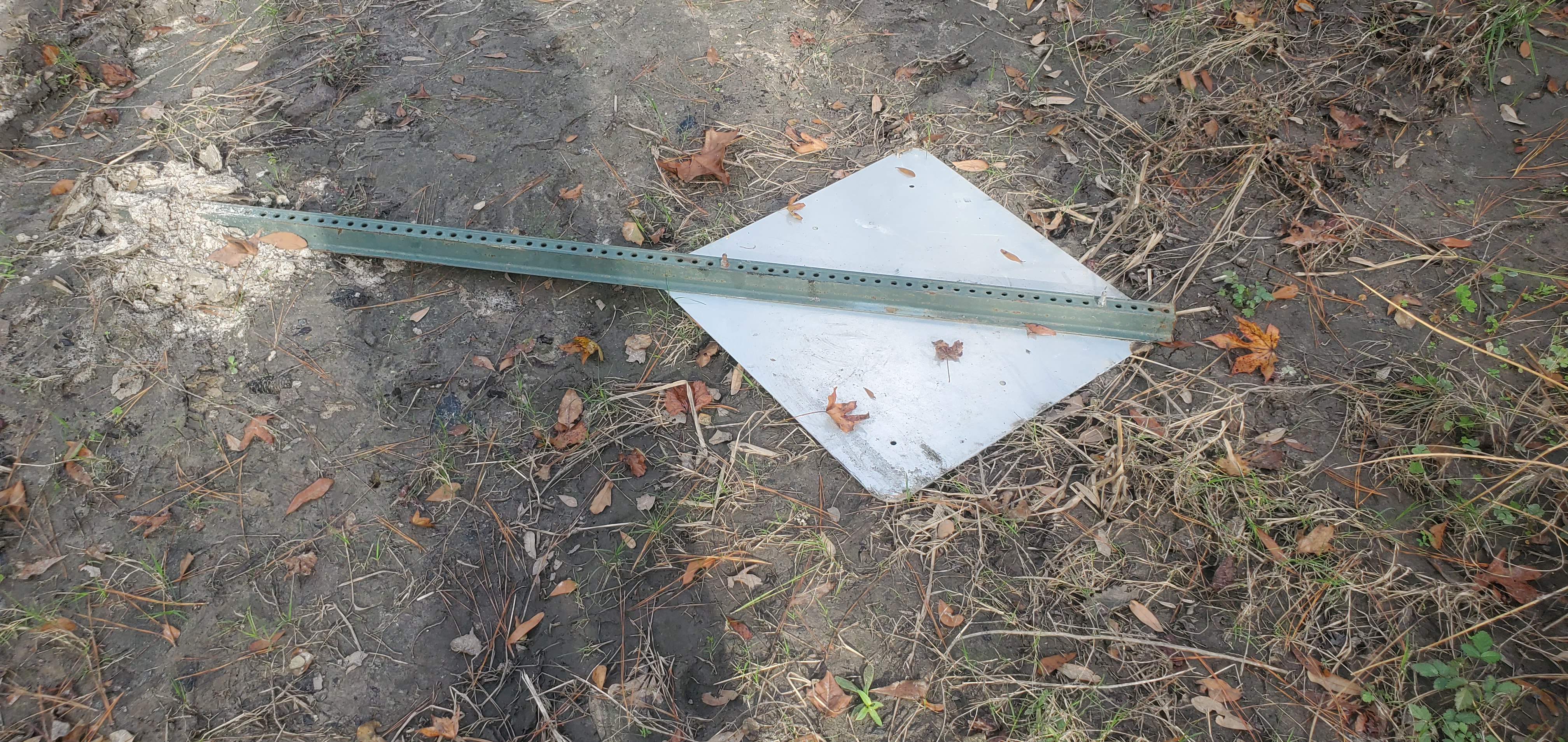 Sign facedown in the dirt below Berta's Kitchen parking lot, Sugar Creek, 14:39:50, 30.8620808, -83.3188620