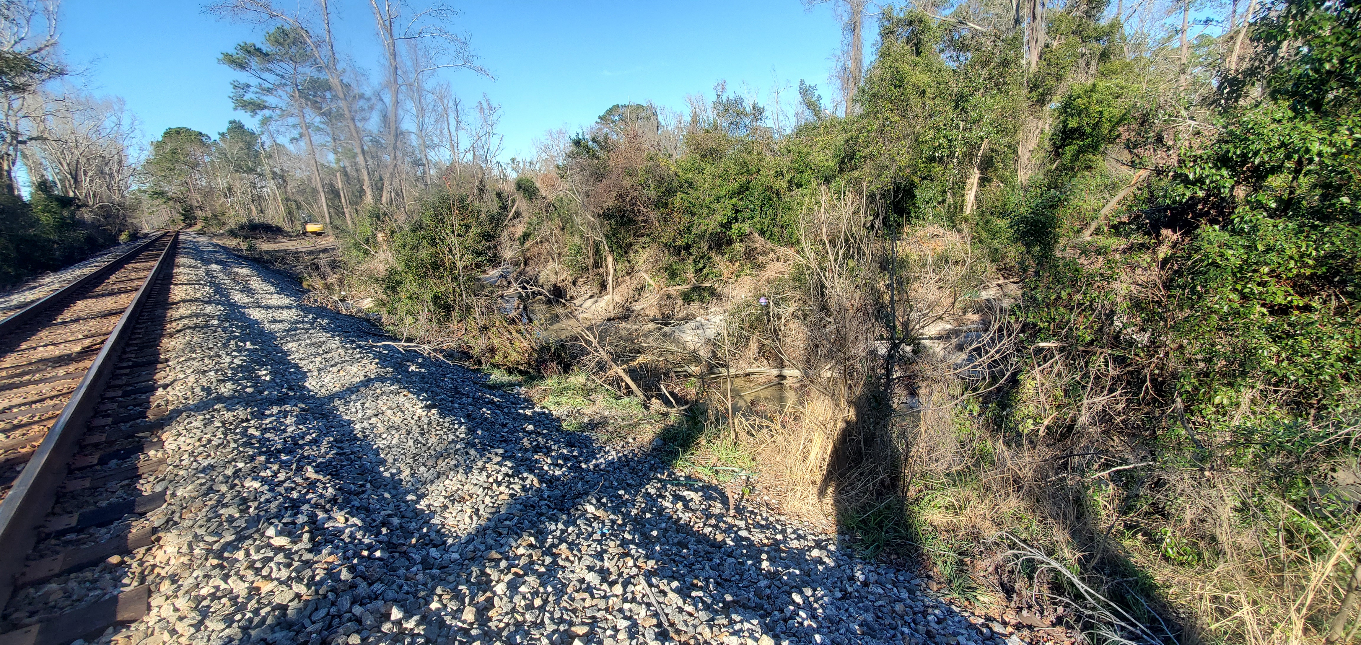 North across the sewer break and Sugar Creek to purple baloon, 2025:01:07 15:30:21, 30.8534369, -83.3153269