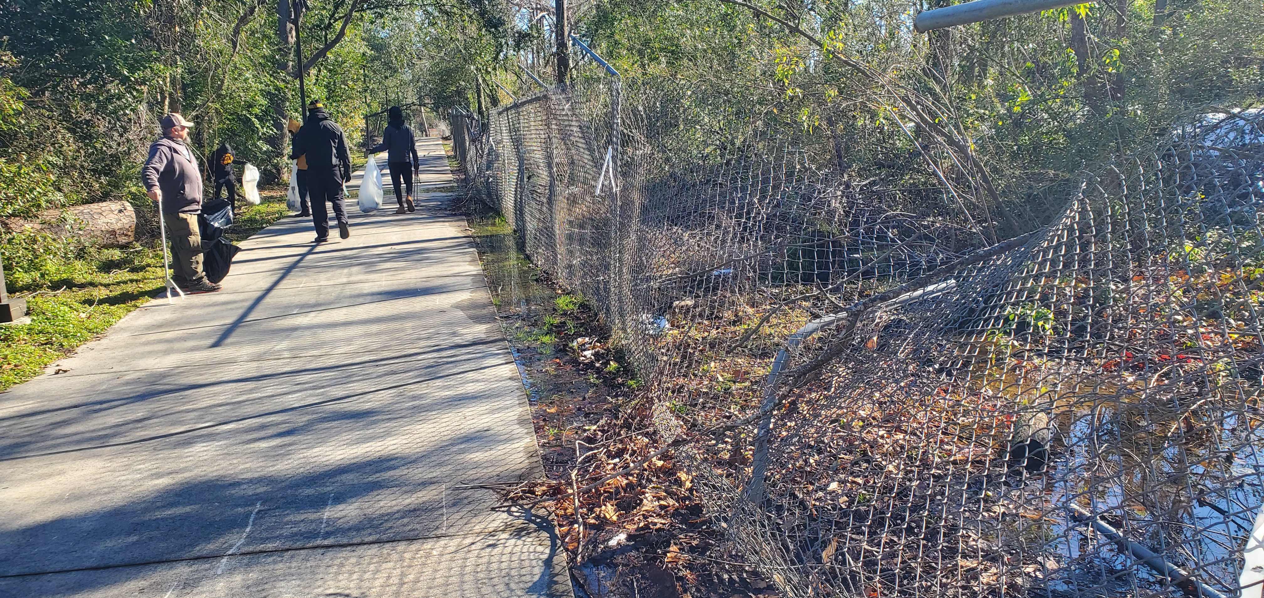 Broken fence, 10:30:29, 30.8429449, -83.3002237