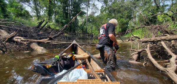 [Cutting a log in the river, 2025:07:22 11:26:54, 30.8865168, -83.3244700 --jsq for WWALS]
