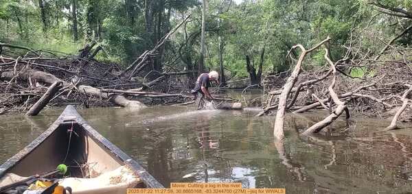 Movie: Cutting a log in the river, 2025:07:22 11:27:59, 30.8865168, -83.3244700 (27M) --jsq for WWALS