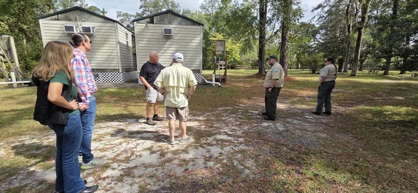 [Edwin McCook explaining at Adams Tract River Camp, 2025:09:27 11:23:52, 30.0346912, -83.0195230]